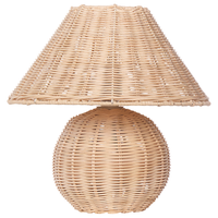 Lampada da tavolo in Rattan naturale con treppiede e paralume traforato e per comodino o scrivania in stile boho