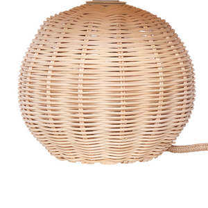 Lampada da tavolo in Rattan naturale con treppiede e paralume traforato e per comodino o scrivania in stile boho