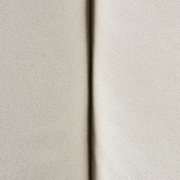 Chaise Lounge destra Tappezzata in  ecopelle vegana bianco sporco Gambe nere Cuscino di seduta imbottito Design moderno e glam