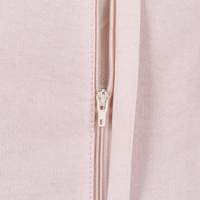 Set di 2 cuscini in cotone ricamati con motivo a cuoricini rosa 45 x 45 cm imbottiti morbidi