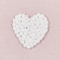 Cuscino in cotone ricamato con motivo a cuoricini rosa 45 x 45 cm letto divano accessorio morbido