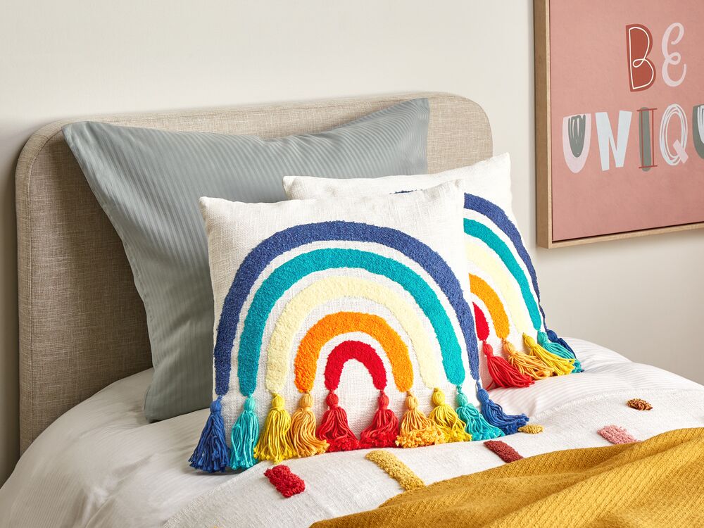 Set di 2 cuscini in cotone ricamato con motivo arcobaleno multicolore 45 x 45 cm cameretta camera da letto
