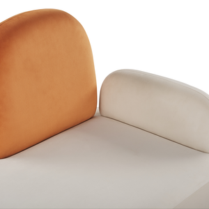 Chaise Lounge in velluto bianco e arancione lato destro soggiorno camera da letto dal design minimalista