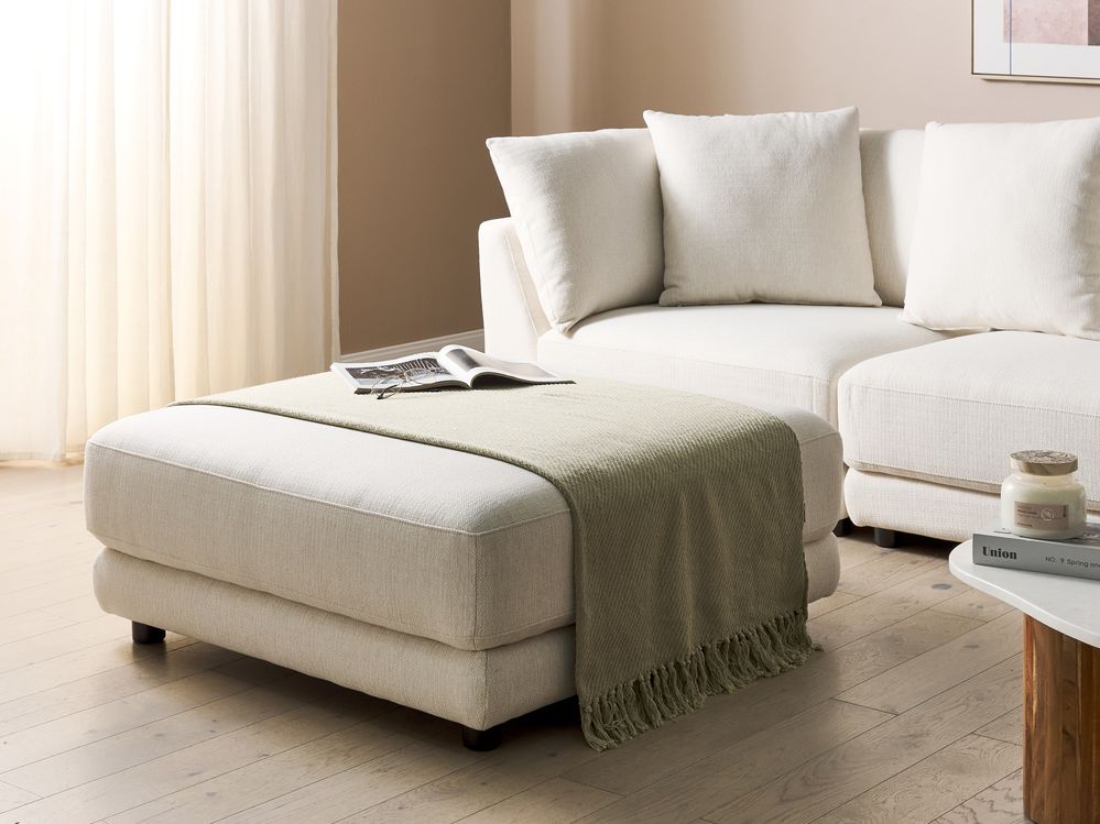 Ottomana poggiapiedi in tessuto poliestere bianco sporco imbottito quadrato elemento di divano moderno minimalista