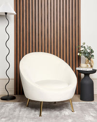 Sedia a pozzetto Velluto Bianco 76L x 80L x 81A cm Gambe dorato Glam Retro