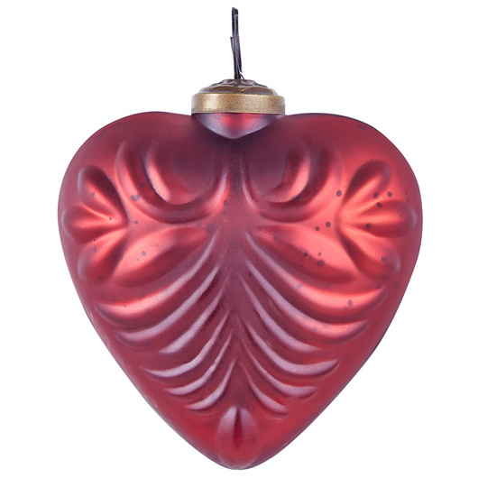 Set di 4 palline di Natale fatte a mano in vetro rosso a forma di cuore appese all'albero di Natale.