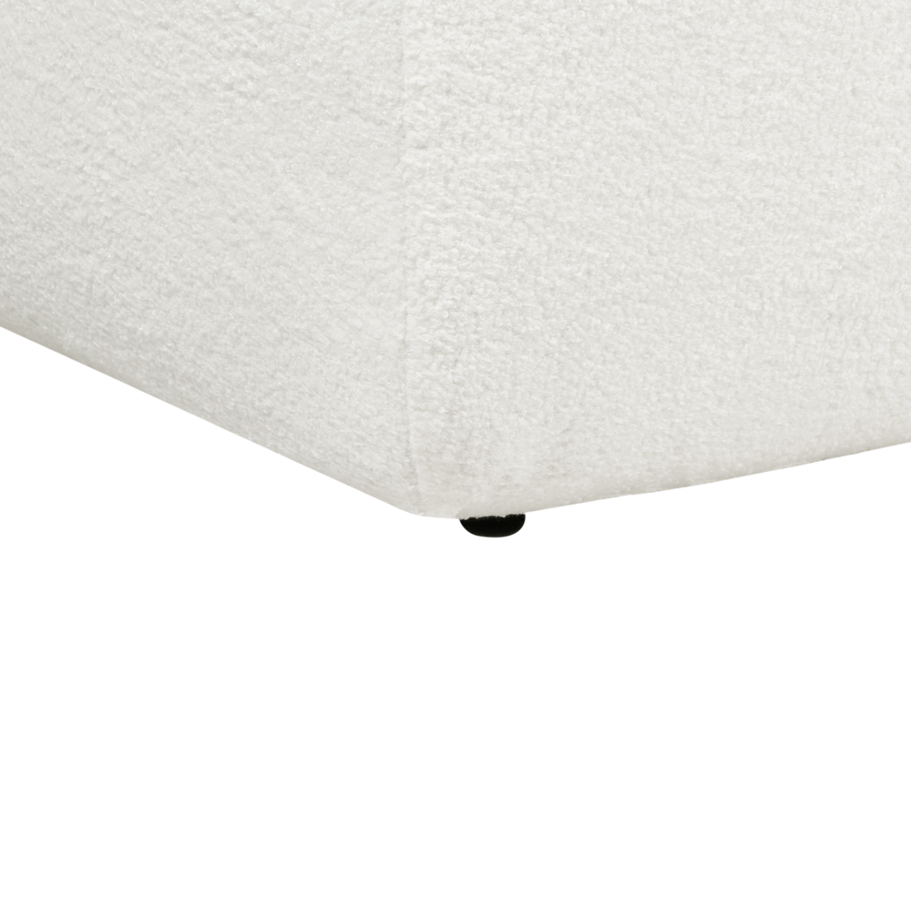 Divano angolare a 3 posti a destra Tessuto bianco Braccioli imbottiti a binario Cuscini aggiuntivi Stile moderno minimalista