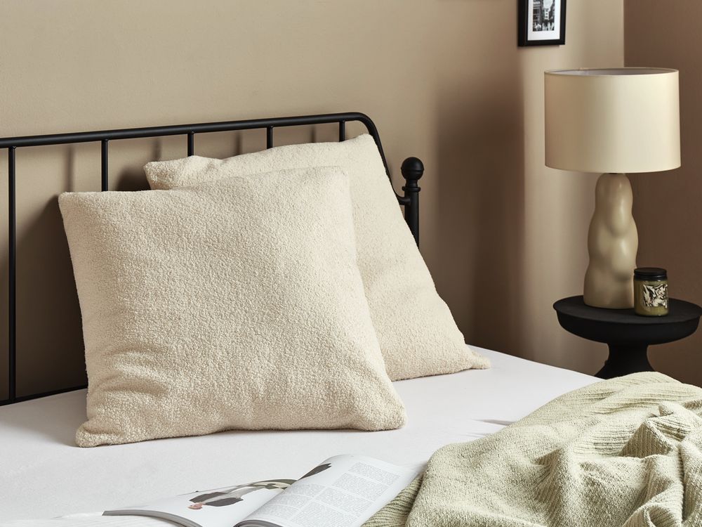 Set di 2 cuscini decorativi Beige Boucle 60 x 60 cm fodera rimovibile con cerniera Accessori decorativi Boho