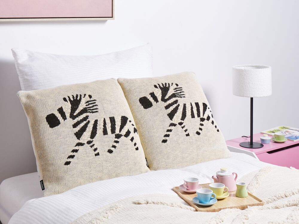 Set di 2 cuscini decorativi per bambini in cotone beige 45 x 45 cm con motivo a zebra Accessorio per la cameretta dei bambini