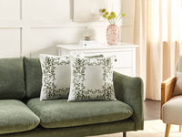 Set di 2 cuscini in cotone ricamati con motivo bianco e verde 45 x 45 cm morbida imbottitura