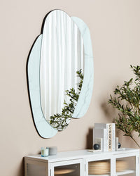 Specchio da parete bianco 80 x 117 cm Effetto marmo Specchio decorativo da parete Stile moderno da appendere