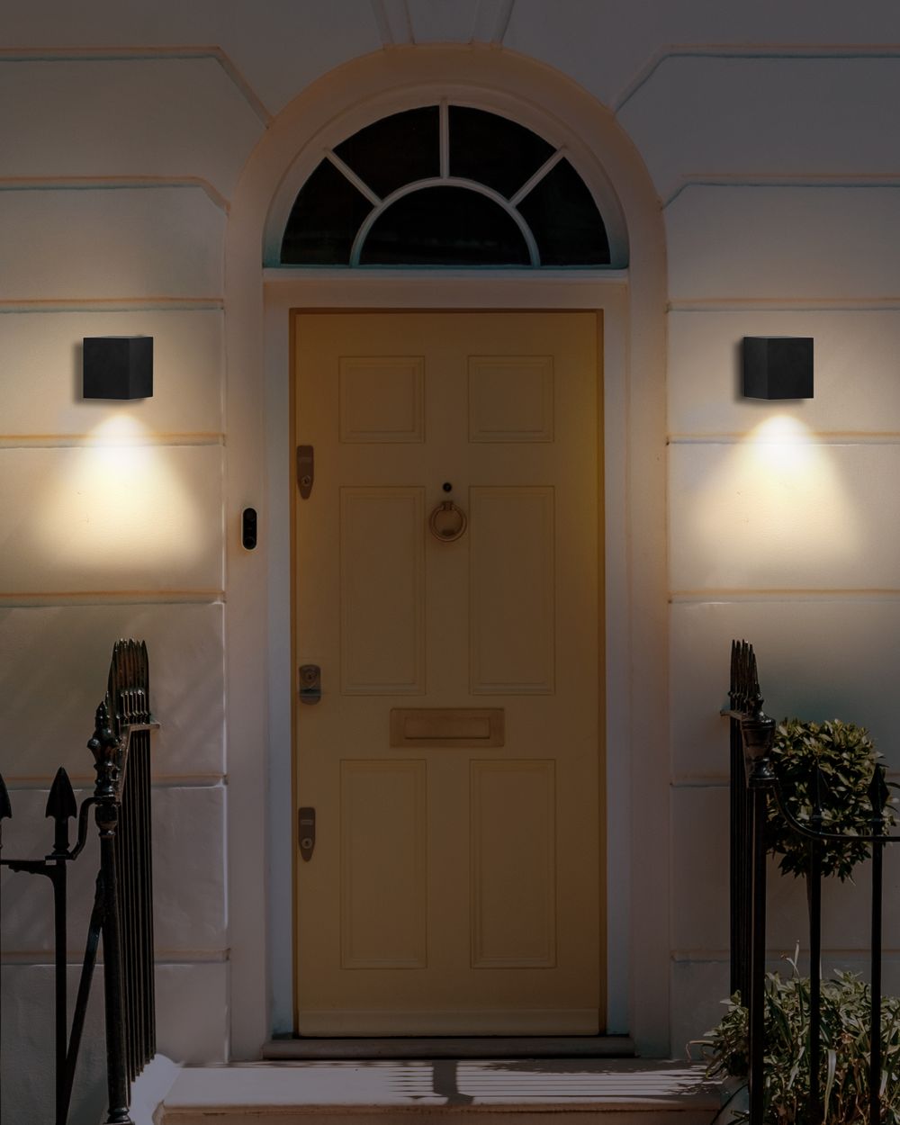 Set di 2 lampade da parete con LED in metallo di colore nero stile moderno contemporaneo