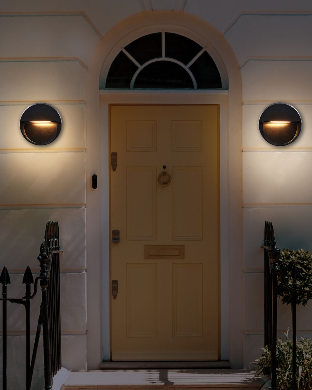 Set di 2 lampade da parete con LED in metallo di colore nero stile moderno contemporaneo