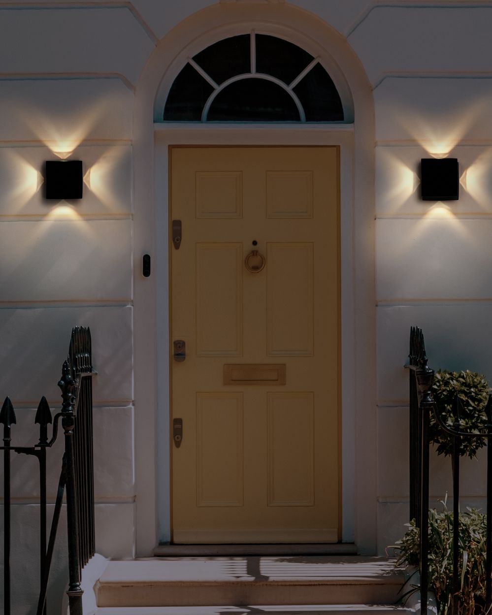 Set di 2 lampade da parete con LED in metallo di colore nero stile moderno contemporaneo