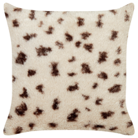 Set di 2 cuscini decorativi in pelliccia sintetica beige chiaro 45 x 45 cm Morbidi e soffici cuscini