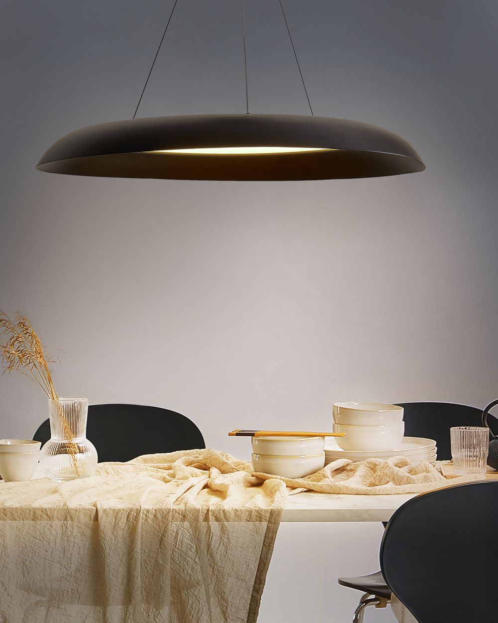 Lampada a sospensione moderna ad anello LED integrato forma rotonda in metallo nero stile moderno glamour