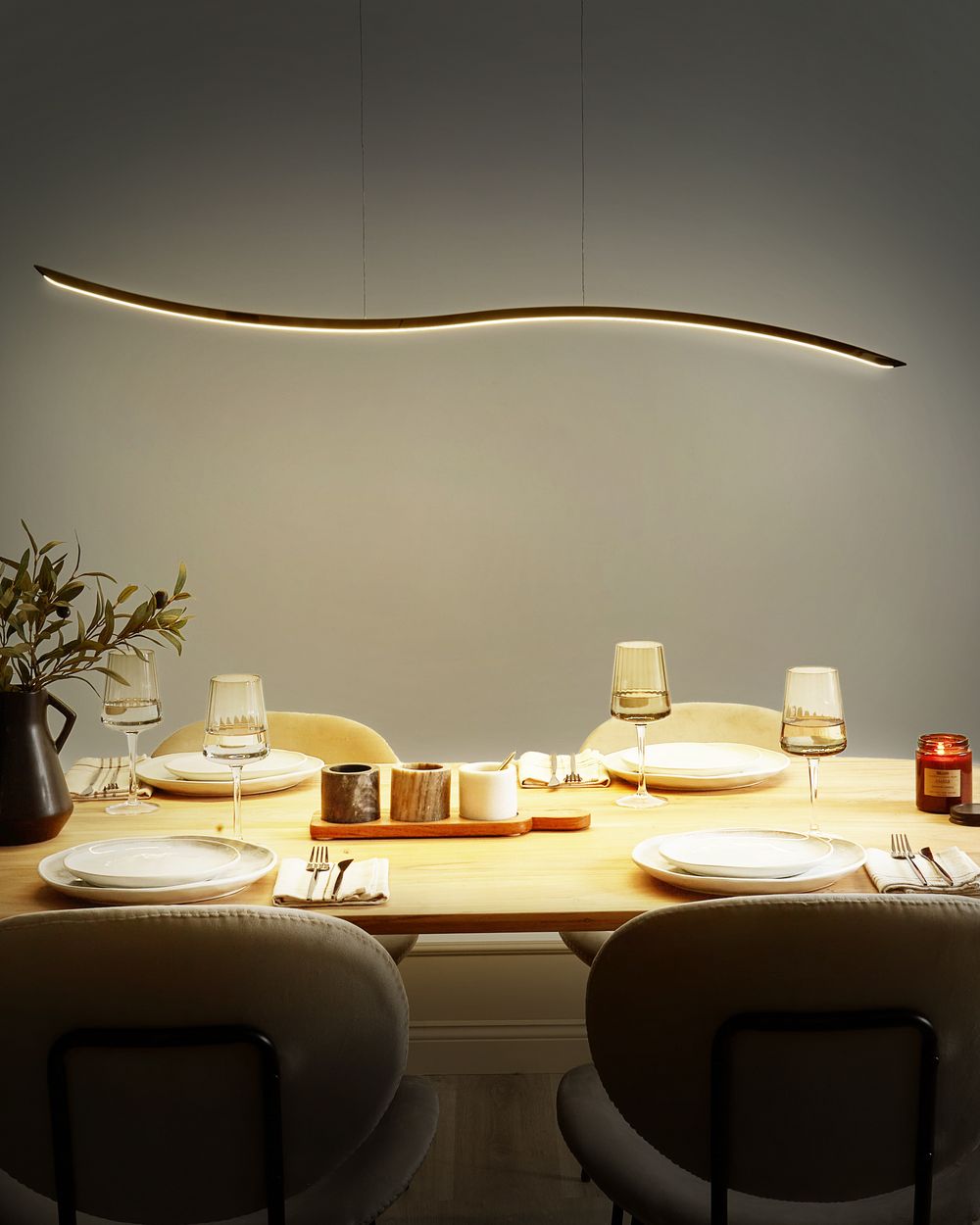 Lampadario con luce LED integrata paralume in metallo dorato novità ondulata illuminazione moderna a sospensione