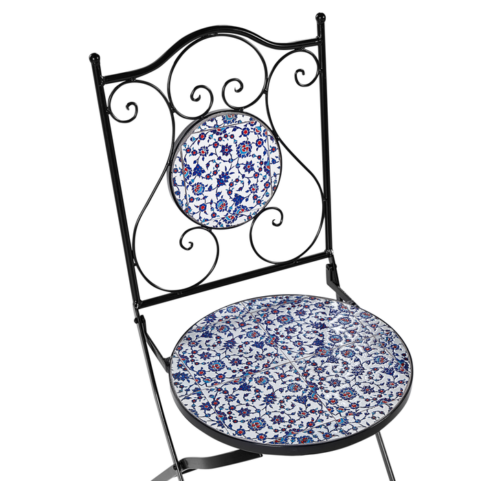 Set di 2 sedie da esterno in metallo pieghevoli con motivo a mosaico blu e struttura in ferro nero stile vintage