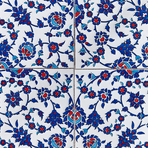 Set di 2 sedie da esterno in metallo pieghevoli con motivo a mosaico blu e struttura in ferro nero stile vintage