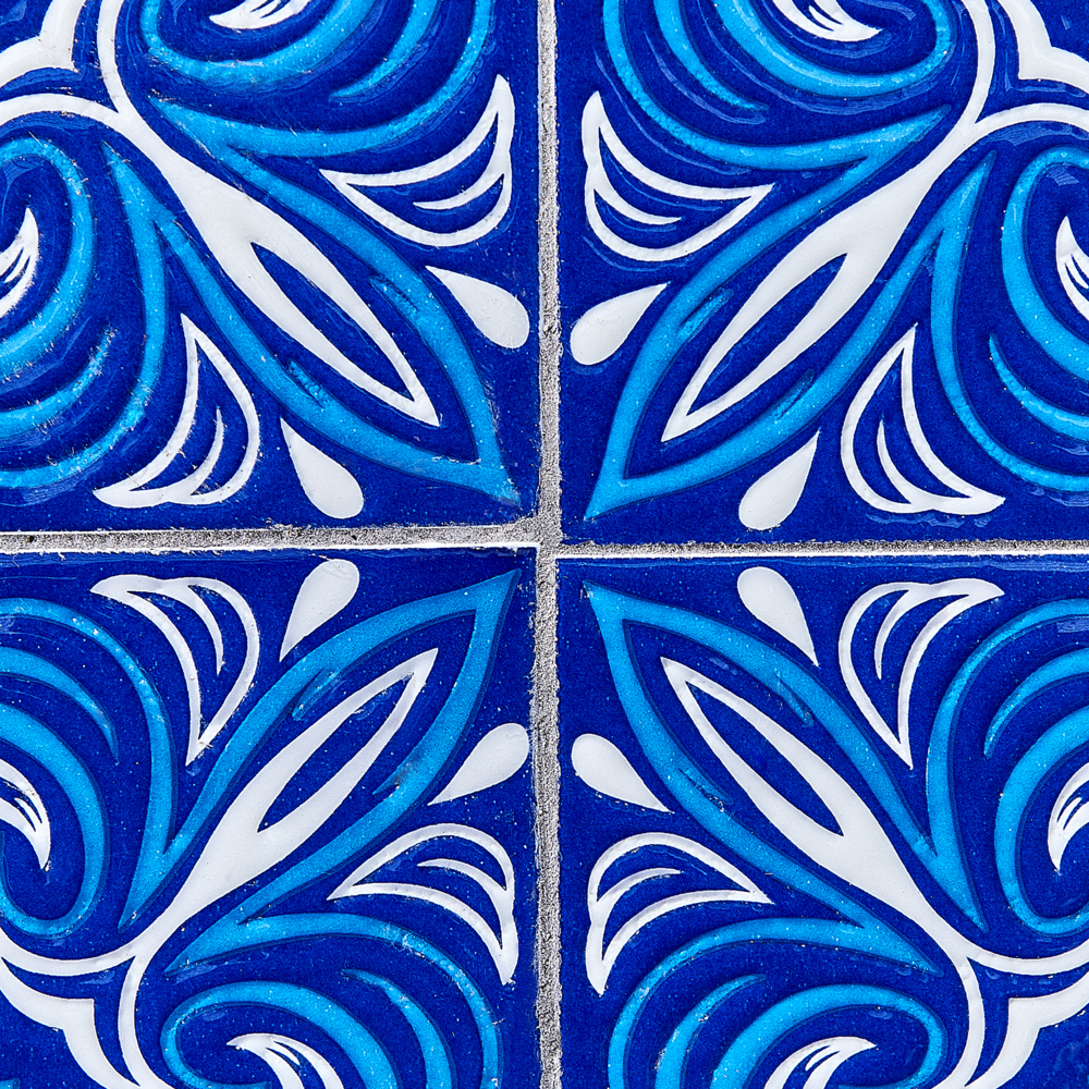 Set di 2 sedie da esterno in metallo con motivo a mosaico blu e struttura in ferro pieghevole nero stile vintage