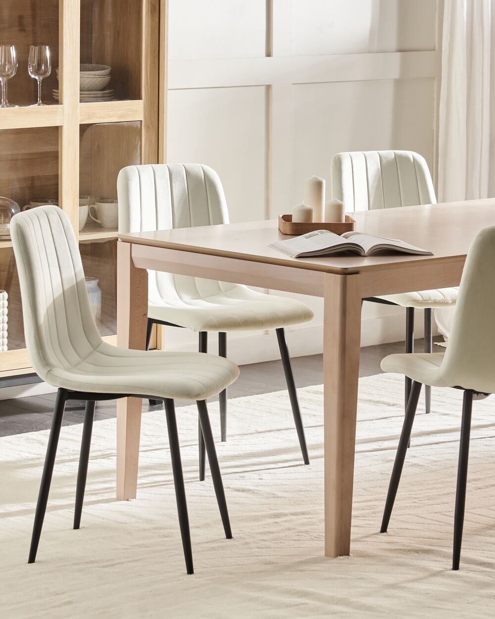 Set di 4 sedie da pranzo in velluto   bianco sporco Gambe in ferro stile moderno