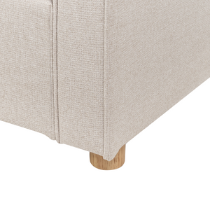 Divano in tessuto beige 3 posti con braccioli e gambe in legno stile moderno