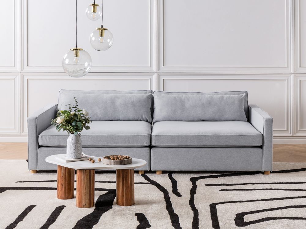 Divano in tessuto grigio 3 posti con braccioli e gambe in legno stile moderno