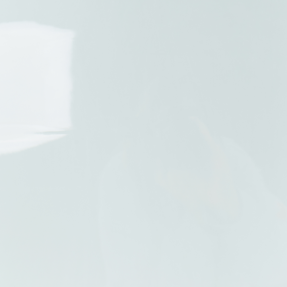 Set di 2 sedie da pranzo con seduta in plastica nero trasparente a sbalzo stile moderno