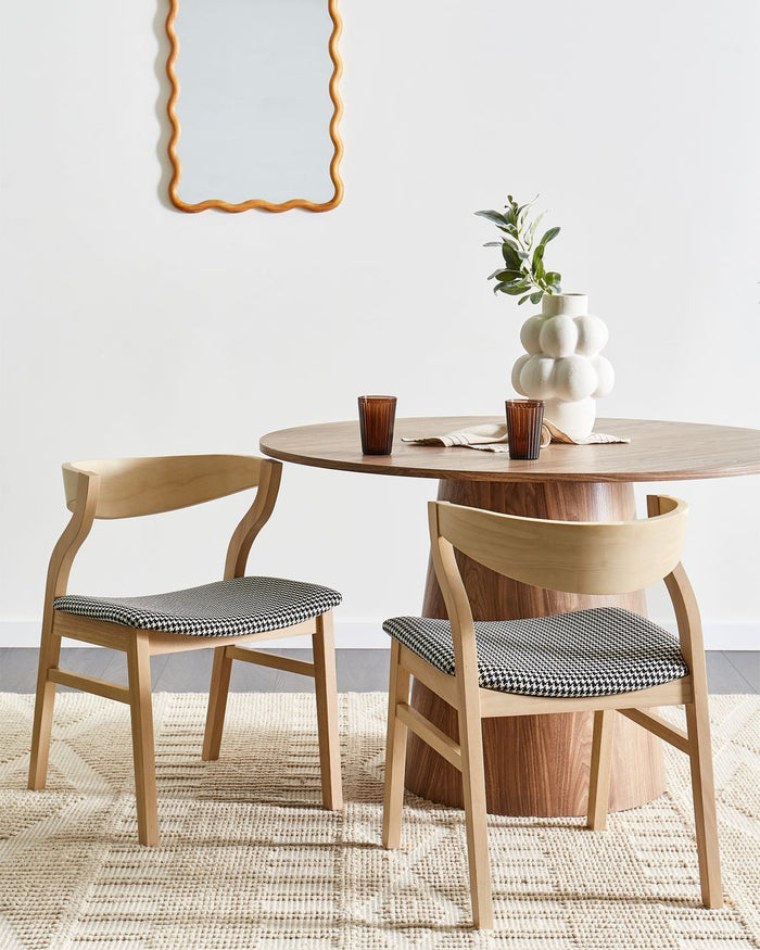 Set di 2 sedie da pranzo in legno chiaro compensato bianco e nero tessuto poliestere pied de poule gambe in legno di gomma stile retrò tradizionale