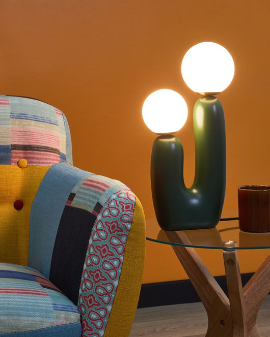 Lampada da tavolo Base in resina verde Paralumi in vetro rotondi Doppio paralume Base a U