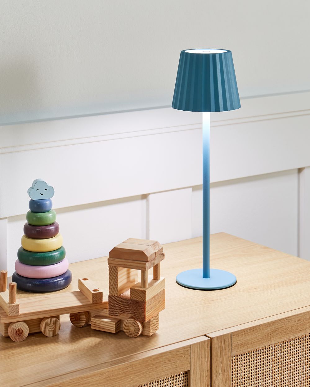 Lampada da tavolo in alluminio blu ferro luce interna esterna stile moderno