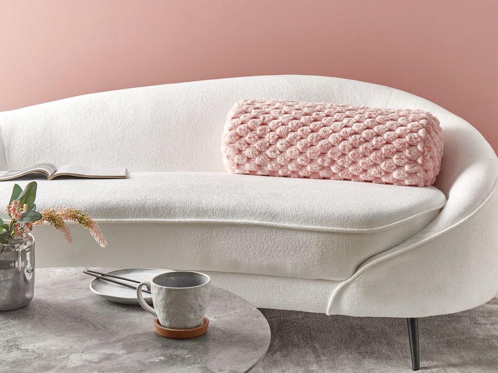 Cuscino decorativo in pelo sintetico di lana lungo a tinta unita rosa 22 x 60 cm stile elegante