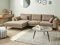 Divano angolare imbottito in tessuto marrone lato destro imbottito a forma di L con sedile imbottito e trapuntato e cuscini