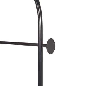 Appendiabiti in acciaio nero da 174 cm, indipendente, con struttura in metallo stile industriale moderno.