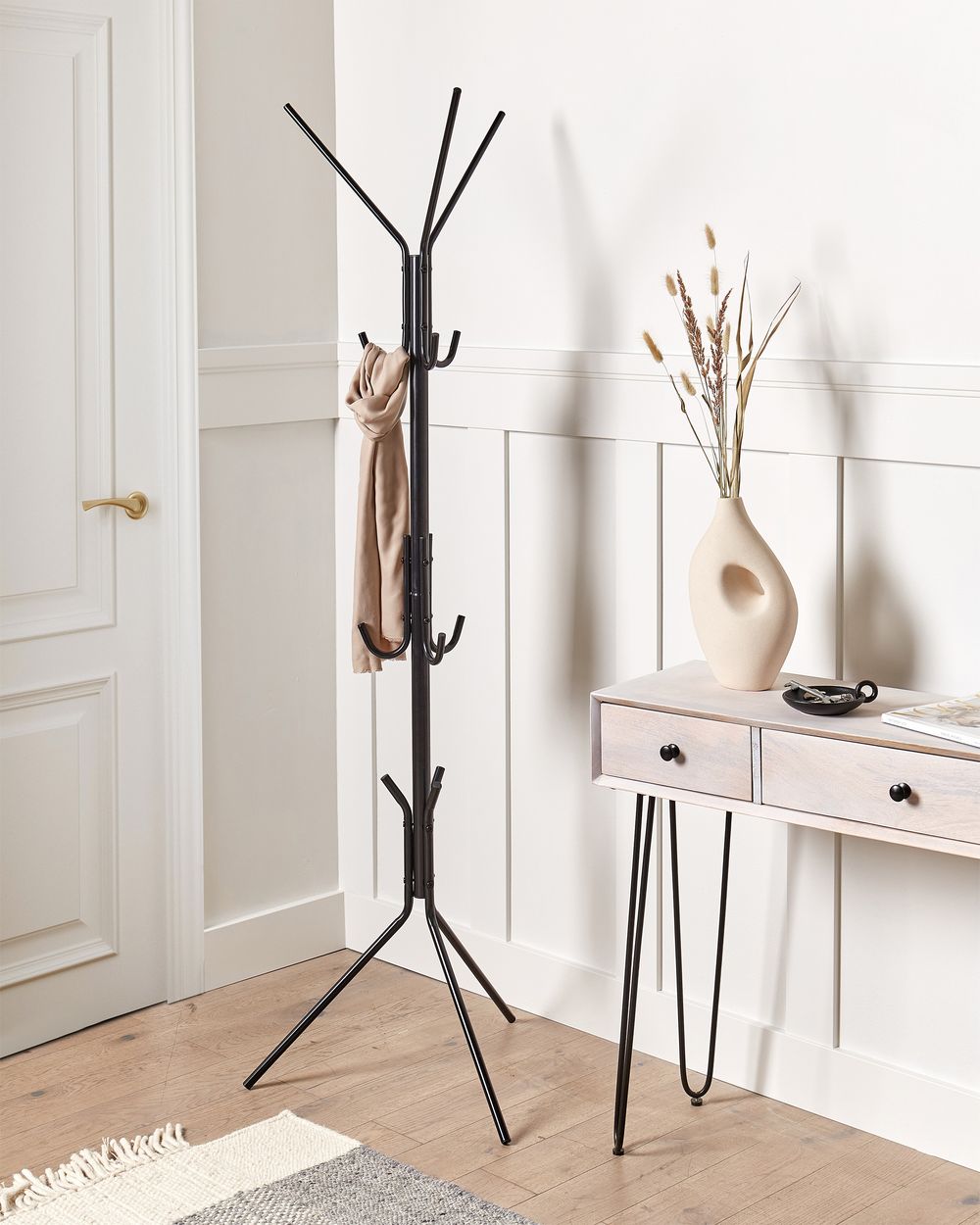 Appendiabiti in metallo nero da 175 cm, appendiabiti autoportante, industriale e moderno, pezzo d'arredo per corridoio.