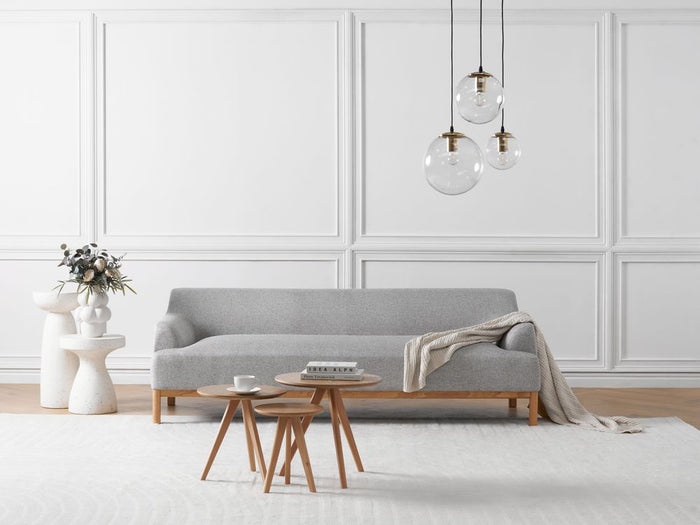 Divano a 3 posti in tessuto grigio con gambe in legno stile elegante soggiorno