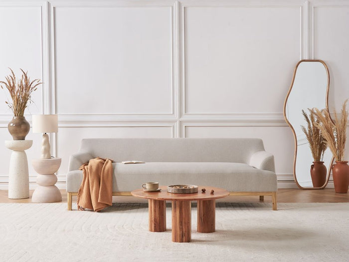 Divano a 3 posti in tessuto tortora chiaro con gambe in legno stile elegante soggiorno