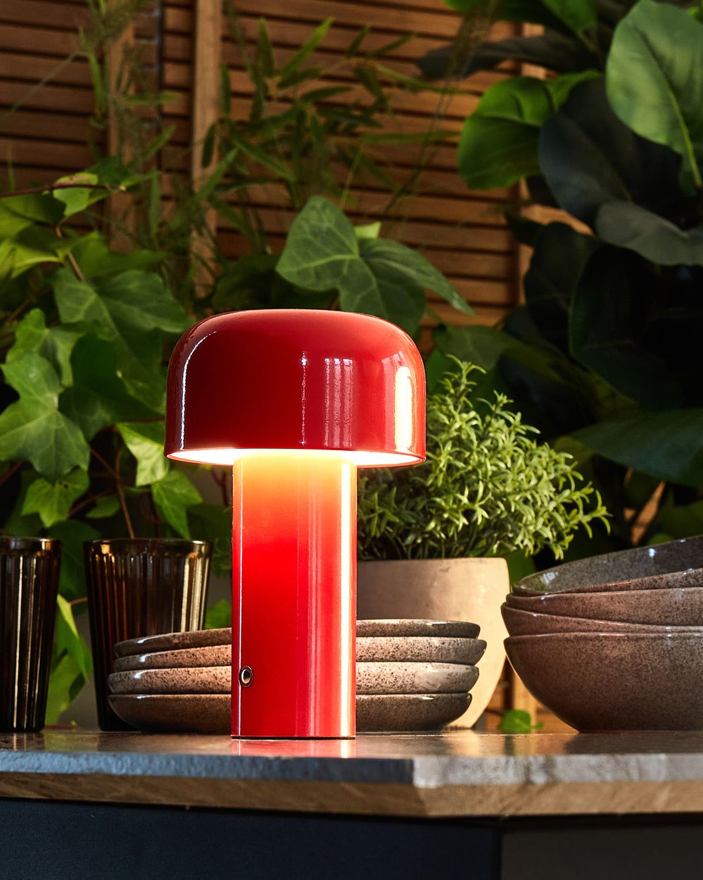 Lampada da tavolo senza fili in ferro rosso per interni e per esterni