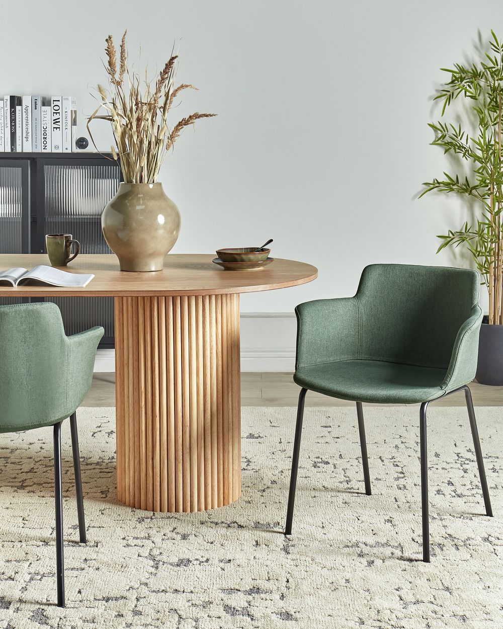 Set di 2 sedie da pranzo con rivestimento in poliestere verde e gambe in metallo nere stile moderno