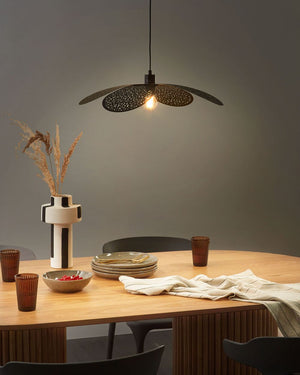 Lampada a sospensione con paralume metallico in ferro nero per l'illuminazione a sospensione