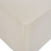 Divano stile moderno ad angolo con pouf in tessuto beige chiaro a destra