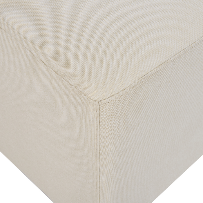 Divano stile moderno ad angolo con pouf in tessuto beige chiaro lato sinistro