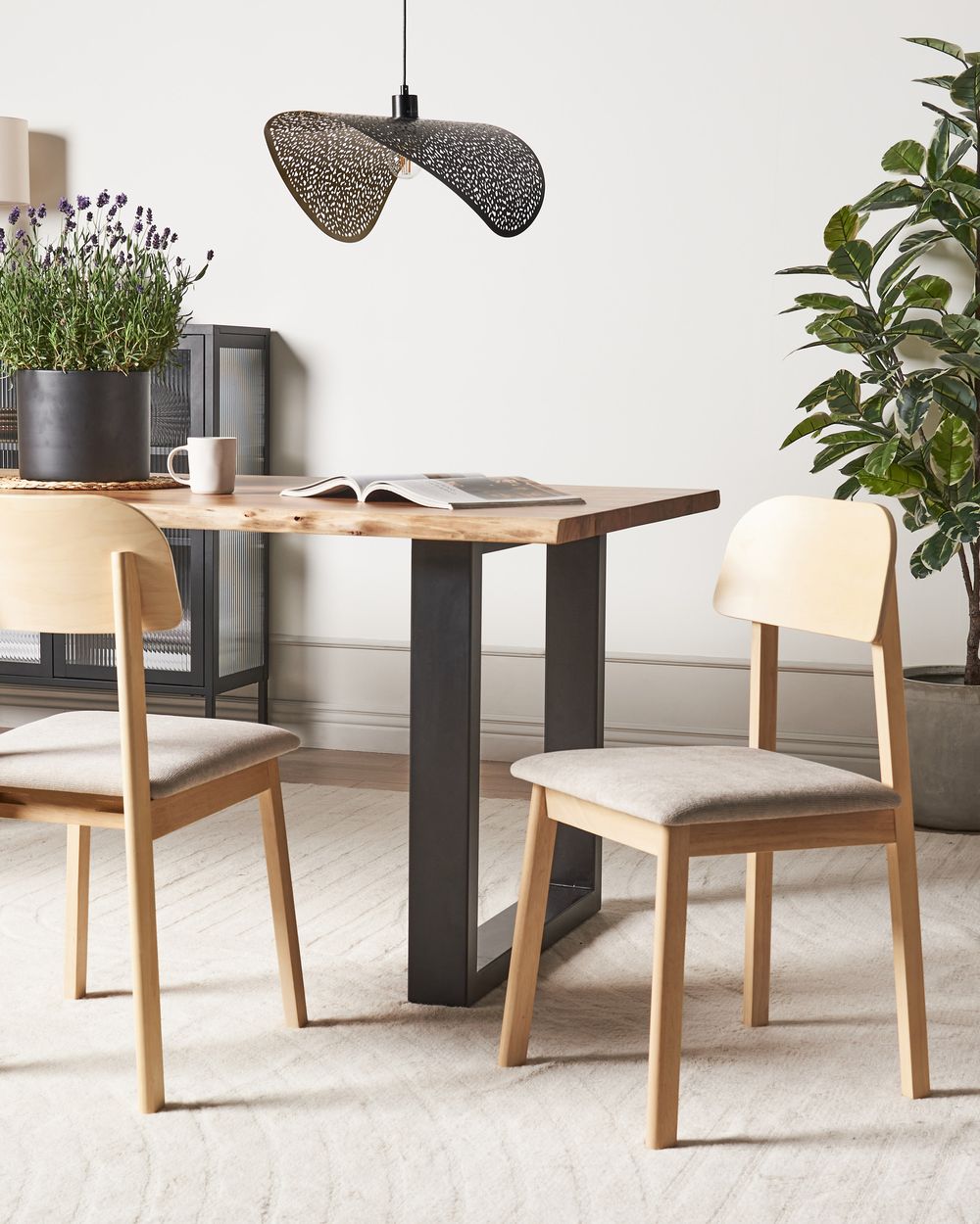 Set di 2 sedie da pranzo Struttura in legno di gomma chiaro Seduta in tessuto poliestere taupe Senza braccioli Design retrò