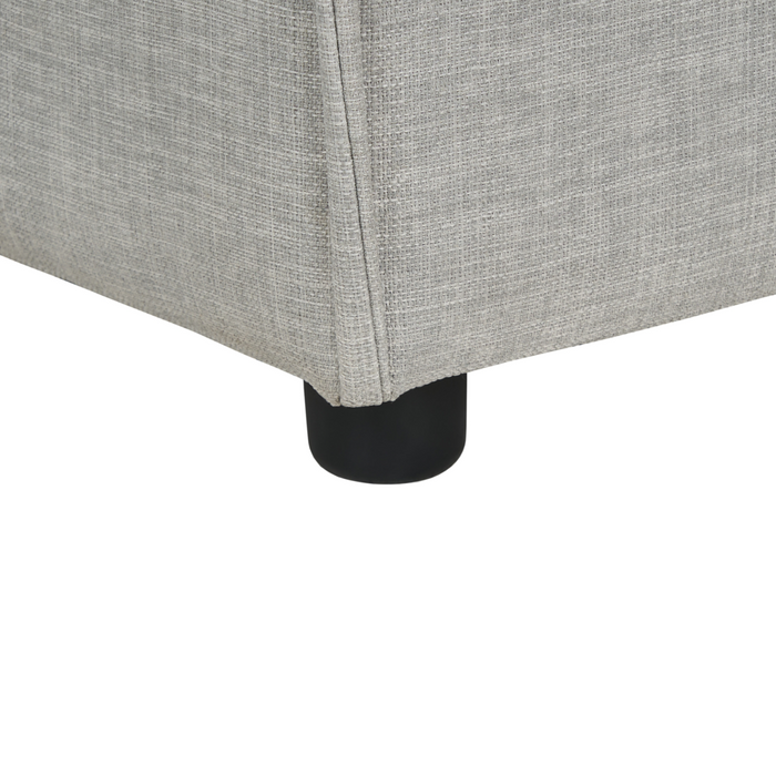 Ottomana imbottita in tessuto beige di forma quadrata con gambe nere stile moderno