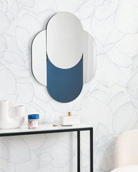 Specchio da parete di forma irregolare con ganci in vetro e MDF argento e blu stile moderno