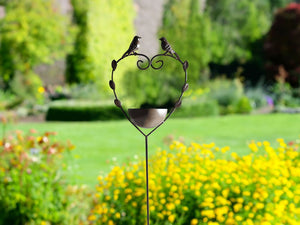 Uccelliera marrone Fontana d'acqua per uccelli in ferro per giardino Accento decorativo all'aperto abbeveratoio