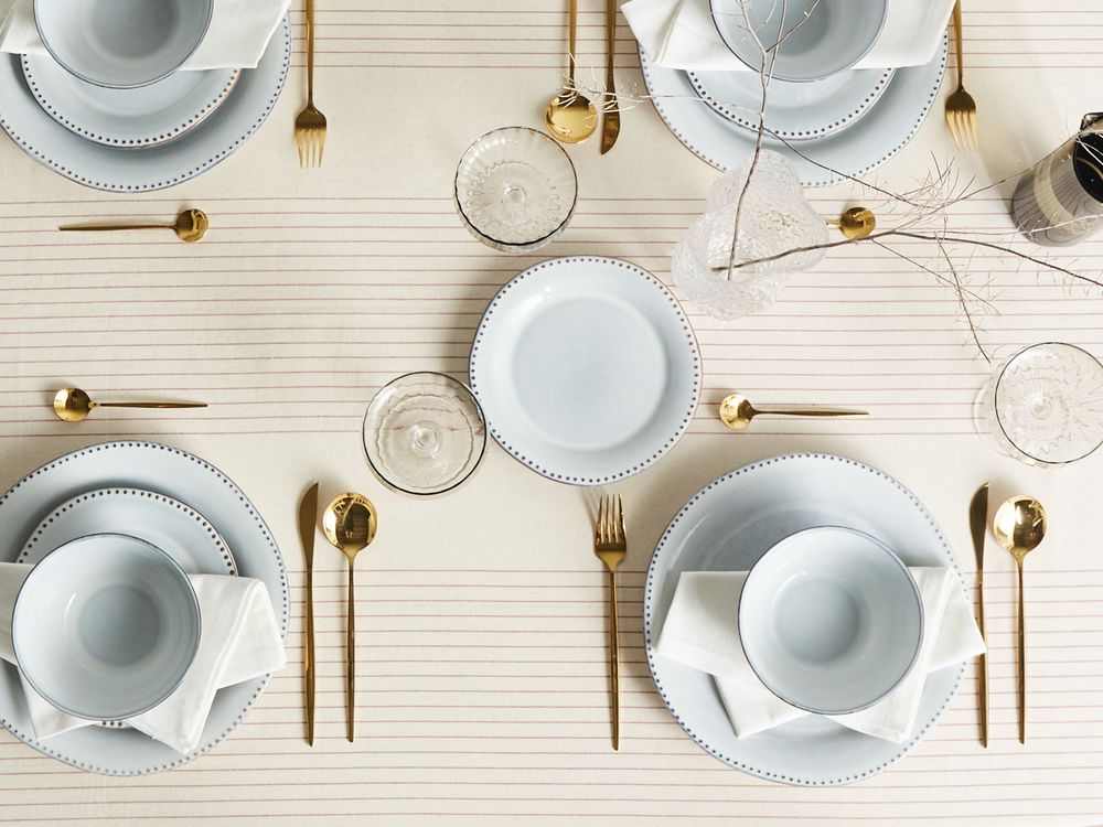 Set di 12 stoviglie in gres caolino blu chiaro fatto a mano con smalto reattivo Cucina Sala da pranzo