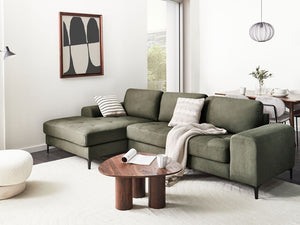 Divano angolare moderno a L con gambe in metallo e velluto verde scuro lato destro soggiorno minimalista