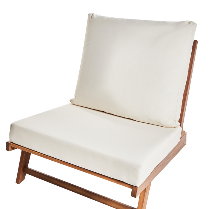 Set di 2 Poltroncine in legno di acacia colore bianco sporco con schienale e cuscini per la seduta Design perfetto per interni ed esterni, che unisce stile moderno e rustico.