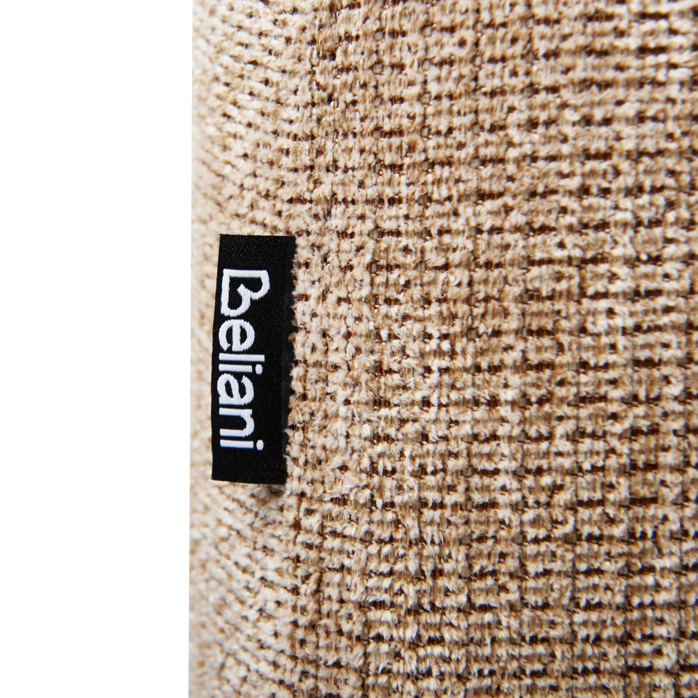 Pouf in tessuto beige rettangolare con solide gambe in legno verniciato stile minimalista